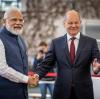 Bundeskanzler Olaf Scholz und Narendra Modi, Premierminister von Indien, bei den 6. deutsch-indischen Regierungskonsultationen, die im Mai 2022 in Berlin stattfanden.