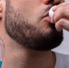 Forscher mehrerer Universitäten haben den Effekt von Mundspülungen im Kampf gegen Coronaviren getestet. Auch ein Allgemeinmediziner aus dem Landkreis Dillingen setzt auf Mundspülungen.