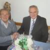 Sielenbachs Bürgermeister Martin Echter (rechts) gratulierte Anton Mair zu seinem 85. Geburtstag. 	