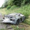 Die Polizei sucht nach dem Fahrer eines Audi R8, der nach einem Unfall auf der A9 bei Ingolstadt geflüchtet ist.