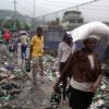Im Westen von Haiti und Teilen der benachbarten Dominikanischen Republik standen zahlreiche Straßen unter Wasser, Bäume und Strommasten knickten um.