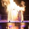 Höhepunkt der Feuershow beim Brückenfest in Harburg. In die Wörnitz baute der Heimatverein dafür eigens einen Steg.