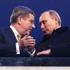 Russlands Präsident Putin (r) und IOC-Präsident Bach 2014 bei der Eröffnungsfeier der Olympischen Spiele 2014 in Sotschi.