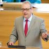 Der sächsische Minister der Justiz und für Europa, Jürgen Martens FDP, spricht am 10.07.2013 im Sächsischen Landtag in Dresden Sachsen. Das Plenum entscheidet unter anderem über die Verabschiedung der Verfassungsänderung. Foto: Sebastian Kahnert/dpa +++c dpa - Bildfunk+++ | Verwendung weltweit