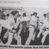 Der koreanische Großmeister im Taekwondo, Kwon Jae Hwa (ganz rechts), besuchte vor drei Jahrzehnten das Lauinger Black-Belt-Center und zeigte den Teilnehmern bei einem Lehrgang zahlreiche Tricks. Farb- und Schwarzgurtträger aus dem gesamten süddeutschen Raum waren angereist. 