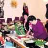 Der Katholische Frauenbund Inchenhofen hat mit viel Handarbeit für den Christkindlmarkt am Sonntag ein vielfältiges Angebot zusammengestellt. Foto: Sandra Schweizer 