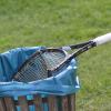 Tennisschläger gehören noch nicht in den Mülleimer: Die Wintersaison geht weiter, die Sommerrunde beginnt erst im Mai. 