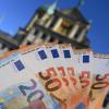 Die Stadt bekommt überraschend mehr Geld vom bayerischen Finanzministerium. 