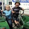 Zahlreiche Liebhaber älterer Automobile kamen am Sonntag, den 5. September 2009, nach Pöttmes zum Oldtimertreffen.