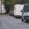Kleintransporter und Lieferwagen parken in der Hans-Sachs-Straße in Gersthofen. Das stört einige Anwohner. 