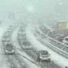 Dichtes Schneetreiben führte am Samstag auf der A7 rund um Ulm zu Behinderungen. Aber auch auf der A8 stockte der Verkehr immer wieder. 