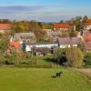 Viele Familien erfüllen sich auf dem Land den Traum vom Eigenheim. Doch manchmal enttäuscht die neue Umgebung. 