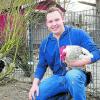 Der 20-jährige Langenhaslacher Tommy-Lee Jeckle hat ein seltenes Hobby. Er züchtet Hühner der Rasse „Sundheimer“.