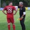 Klare Ansage: Rohrenfels’ Trainer Ralf Palfy (rechts) und sein kickender Assistent Nils Lahn (links) wollen in die Kreisklasse. 