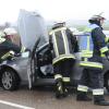 Einen Tag nach der Jahresversammlung waren die Rennertshofener und Bertoldsheimer Feuerwehrkräfte bei einem Verkehrsunfall in Bertoldsheim schon wieder im Einsatz und mussten kräftig hinlangen, um ein Unfallfahrzeug von der Straße zu bringen. 	