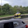 
Bei dem fingierten Slalom auf nasser Fahrbahn lenkt der Fahrer des First Responder Fahrzeugs, Max Alberstötter, gekonnt um die Pylonen.