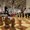 Beim Turnier der Schachfreunde Augsburg waren rund 130 Schachspielerinnen und Schachspieler im Wittelsbacher schloss in Friedberg am Start.
