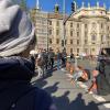 Aktivistinnen und Aktivisten der "Letzten Generation" klebten sich am Montag am Karlsplatz (Stachus) in München auf dem Asphalt fest .