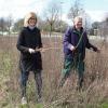 Die ersten Vorbereitungen auf dem Feld am westlichen Kreisverkehr haben die Landwirte Angelika und Walter Schuler bereits getroffen. Mit der Unterstützung von möglichst vielen Blühpaten soll hier wieder eine insektenfreundliche Blühwiese entstehen.