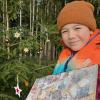 Der neunjährige Matteo Schurer hat im Hinterrieder Wald unter anderem mit der Unterstützung seiner Familie eine Weihnachtswelt gestaltet.