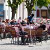 In Restaurants und Gaststätten müssen Gäste derzeit ihre Adressen und Kontaktdaten hinterlassen. Nun ist klar: Auch die Polizei in Bayern greift darauf zu.