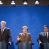 Horst Seehofer, Angela Merkel und Sigmar Gabriel verkünden den Kompromiss, den sie beim Flüchtlingsgipfel getroffen haben. 