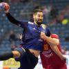 Die Franzosen um Nikola Karabatic (l) holten sich den vierten Sieg im vierten Spiel.