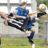 Bis in die Haarspitzen waren die Spieler der JFG Riedberg (in blau: Max Beham) motiviert und kämpften gegen des TSV Schwabmünchen um den Sieg. Mit Erfolg! Das 3:1 bedeutet quasi den Klassenerhalt in der Bezirksoberliga.  