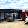 Tesla eröffnet einen solchen "offiziellen Pop-up-Store" für den Großraum Ulm.