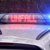 Bei Hirblingen hat ein 54-Jähriger am Montag einen Unfall verursacht, teilt die Polizei mit. 