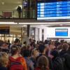 Reisende im Hauptbahnhof Nürnberg:  Sturmtief "Fabienne" sorgte für Einschränkungen im Bahnverkehr.