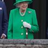 Königin Elizabeth II. zeigt sich noch mal auf dem Balkon des Buckingham Palastes.