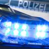 Die Augsburger Polizei ermittelt gegen einen 17-Jährigen wegen Sachbeschädigung.