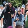 Verschleierte Frauen in Garmisch-Partenkirchen gehen den Rundweg um den Eibsee. Das Örtchen boomt bei Urlaubern aus den Golfstaaten. Inzwischen kommen mehr Araber als US-Touristen.