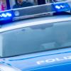 Ein Streifenwagen der Polizei ist mit Blaulicht im Einsatz. Am Wochenende waren die Nördlinger Beamten auch in Marktoffingen gefragt. 