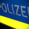 Die Polizei sucht einen Mann, der auf dem Dorffest in Unterknöringen handgreiflich wurde. 