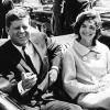 Er liebte es, im offenen Wagen zu fahren: John F. Kennedy im Mai 1961 mit seiner Frau Jacqueline. 	 	