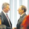 Prominenter Besuch beim Geburtstagsempfang: IHK-Chef Peter Kulitz (rechts) mit dem früheren Ministerpräsidenten Dr. Günther Oettinger. 