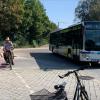 Radfahren ist an vielen Stellen in Friedberg unsicher, zum Beispiel am Kreisverkehr vor dem Bahnhof. Das Radverkehrskonzept soll das ändern. 