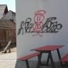 Im Zeitraum vom 11. bis zum 20. April hatten Unbekannte das Dorfgemeinschaftshaus mit Graffiti besprüht. 