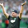 Nach dem Eklat gegen den FC Augsburg und Geschäftsführer Stefan Reuter hat Werder Bremens Stadionsprecher Christian Stoll seinen Job verloren.