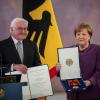 Altkanzlerin Angela Merkel erhält von Bundespräsident Frank-Walter Steinmeier das Großkreuz des Verdienstordens der Bundesrepublik Deutschland in besonderer Ausführung verliehen.