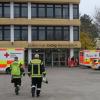 Drei Schüler wurden in der Aula des Justus-von-Liebig-Gymnasiums nach dem Gasaustritt im Beruflichen Schulzentrum ambulant behandelt. 