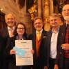 Sie freuen sich über den Preis: (von links) Bürgermeister Stephan Winter, Landrat Hans-Joachim Weirather, Friederike Haber (Leiterin des Krippenmuseums), Kulturamtsleiter Christian Schedler, Michael Ritter vom Bayerischen Landesverein für Heimatpflege und Prof. Hans Frei. 	