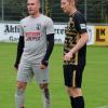 Sein Tor hat nicht gereicht: Louis Wech (graues Trikot) erzielte gegen Tabellenführer Schöneberg kurz vor Schluss das 1:0 für den TSV Mittelneufnach, doch in letzter Sekunde fiel noch der Ausgleich durch seinen Gegenspieler Christian Lampert (schwarzes Trikot).