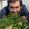 Blühende Aussicht: Dr. Andreas Fleischmann untersucht die botanischen Besonderheiten der Region und weiß genau, warum Bayerisch-Schwaben eine spannende Flora hat. 