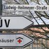 An der Ludwig-Heilmeyer-Straße in Günzburg liegen unter anderem die Kliniken. Jetzt muss der Stadtrat entscheiden, ob der Name des umstrittenen Gründers der Uni Ulm aus dem Stadtbild getilgt wird. 