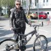 Gisela Schießl aus Peutenhausen hat sich bei der Fahrradversteigerung in Aichach ein Mountainbike ergattert. Diese 35 Räder sind am gestrigen Freitag bei der Fahrradversteigerung in Aichach unter den Hammer gekommen. 