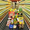 Einkaufswagen mit Lebensmitteln: Immer wieder müssen Hersteller ihre Lebensmittelprodukte zurückrufen.