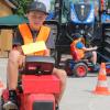 Die Kinder wollten auf dem Bauernhof zu Opa oder Papa hin und seien im toten Winkel des Traktors, sagt ein Sicherheitsexperte. Rückfahrkameras, wie sie der zehnjährige Simon auf einem Mini-Traktor testet, sollen Unfälle vermeiden. 